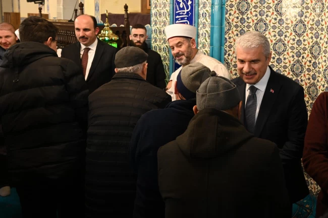 Konya'da Vali Akın ve Başkan Altay kandil bereketine ortak oldu