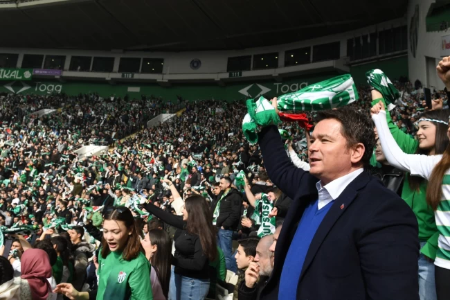 Başkan Aydın, Bursaspor'un maçını öğrencilerle birlikte izledi