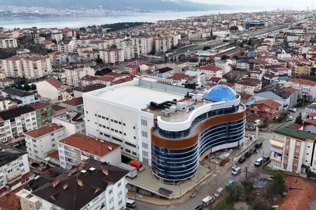 Derince Belediyesi hizmet binası ortaya çıktı