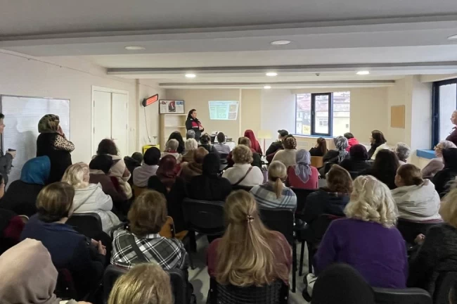 İZMEK kursiyerlerine 'uyuşturucu ile mücadele' eğitimi