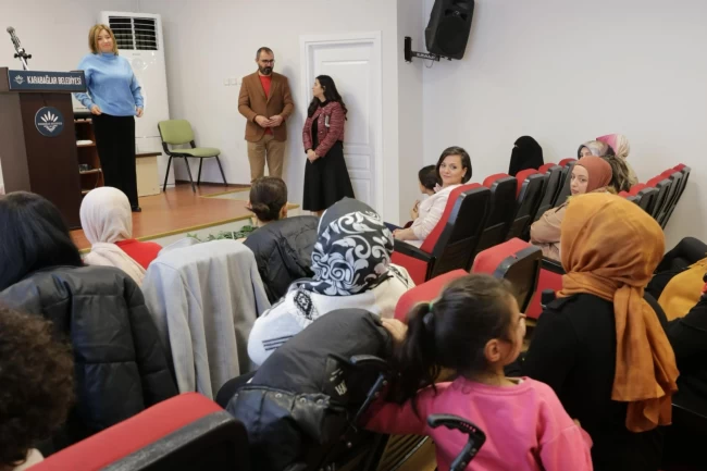 İzmir Karabağlar'da annelere farkındalık eğitimi