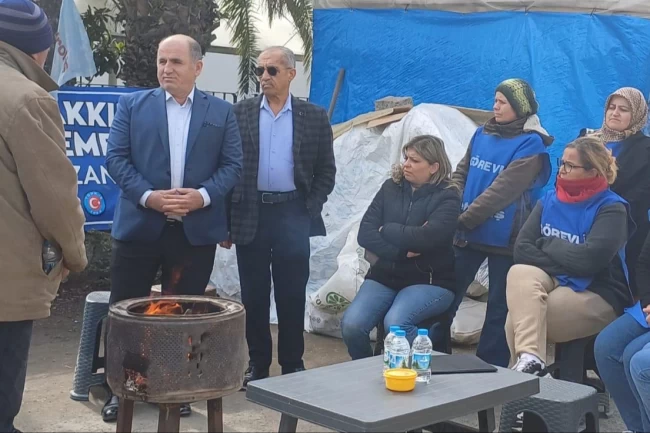 İzmir'de A Parti'den grevdeki işçilere destek