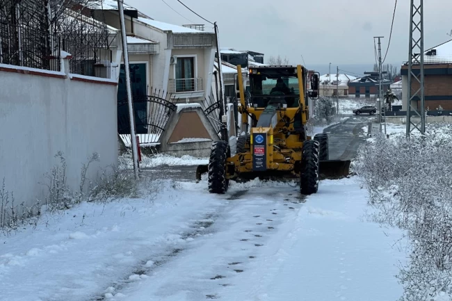 İstanbul Beylikdüzü'nde karla mücadele sürüyor