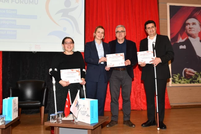 İzmir Çiğli'de "Engelsiz Yaşam Forumu" gerçekleştirildi