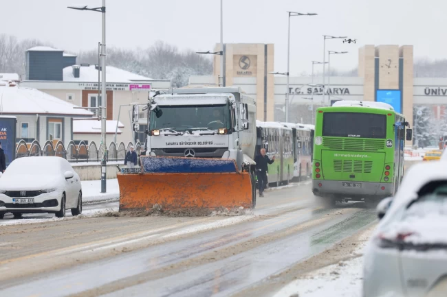 Sakarya'dan kar raporu... 24 grup yolu ulaşıma açıldı