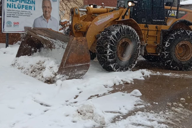 Bursa Nilüfer'de karla mücadele çalışmaları aralıksız sürüyor