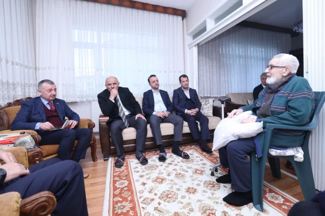 Kocaeli'de Başkan Büyükakın'dan milli güreşçiye vefa ziyareti