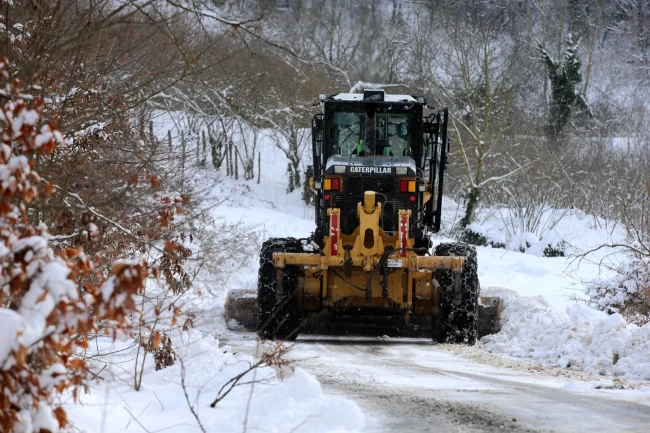 Sakarya Büyükşehir'in kar mesaisi sürüyor