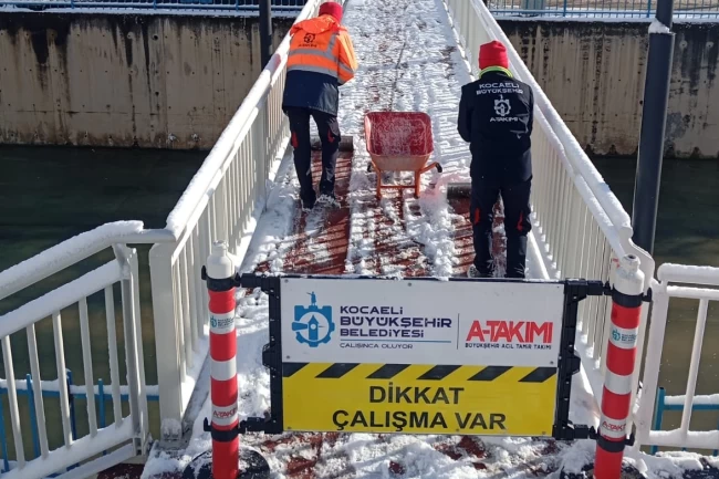 Kocaeli'de kar dindi, Büyükşehir'in çalışması bitmedi!