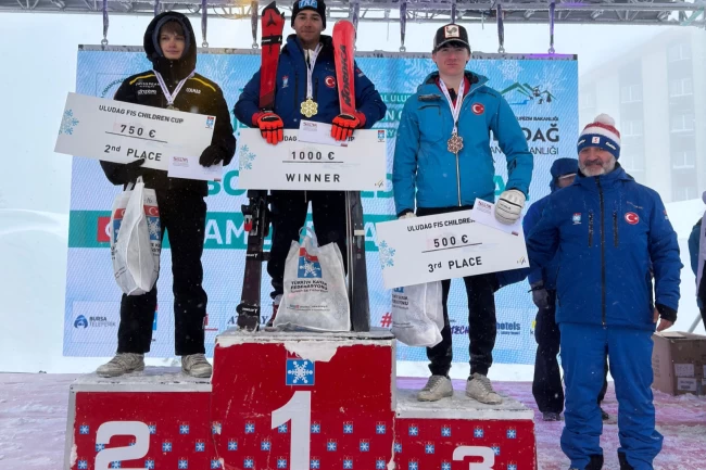 Uluslararası Uludağ FIS Çocuk Kupası'nda madalya heyecanı
