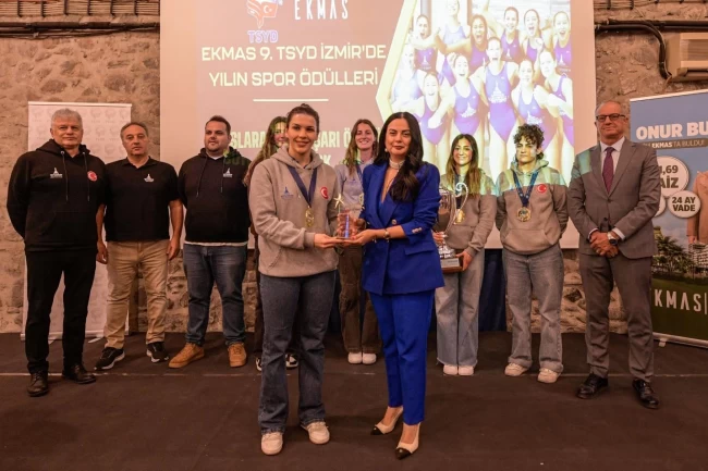 İzmir'de Yılın Spor Ödülleri sahiplerini buldu