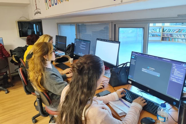 İzmir'de yapay zeka destekli dijital içerik oluşturma eğitimi