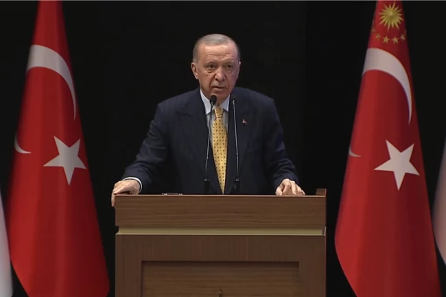 Cumhurbaşkanı Erdoğan'dan Özgür Özel'e sert sözler! Ayağını denk al!