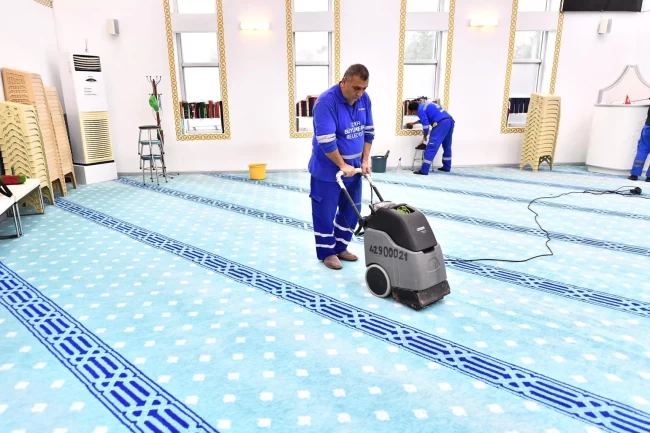 İzmir'in camileri A'dan Z'ye temizleniyor