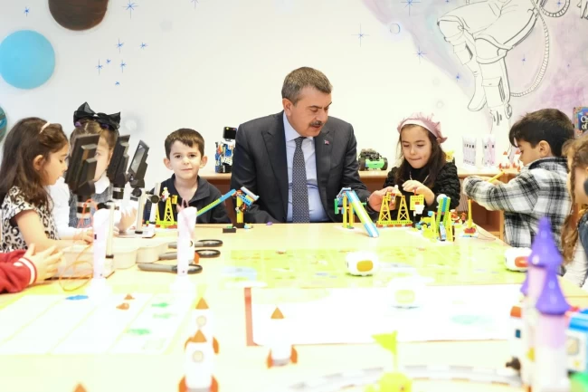 İTÜ Anaokulu'na Bakan Tekin'den ziyaret