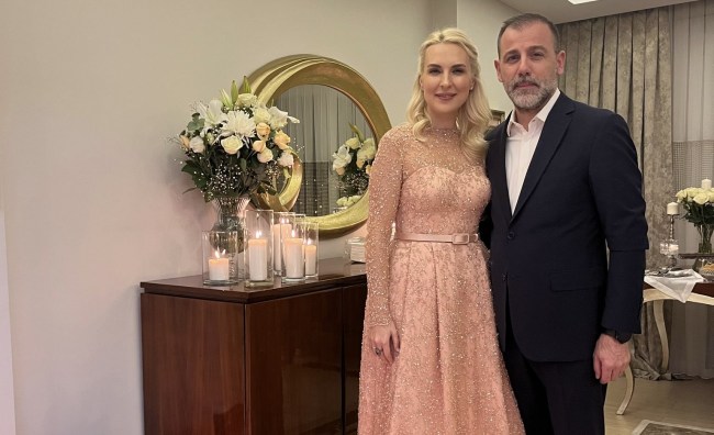 Evlilik yolunda ilk adım..Müftüoğlu ve Kır nişanlandı