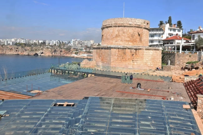 Hıdırlık Kulesi'nde heyecan verici arkeolojik keşif