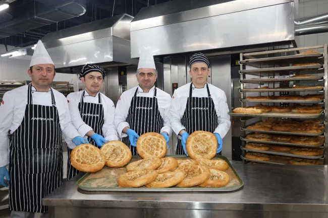 Kocaeli Hızır 41 Afet Mutfağı'nın ilk pideleri sofralarda