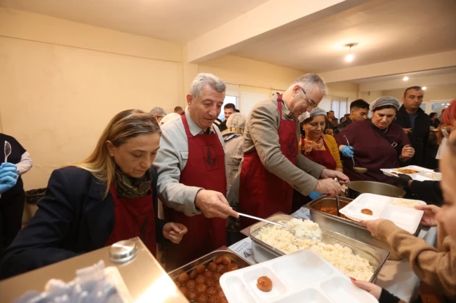 İzmir Güzelbahçe'de evlere sıcak servis