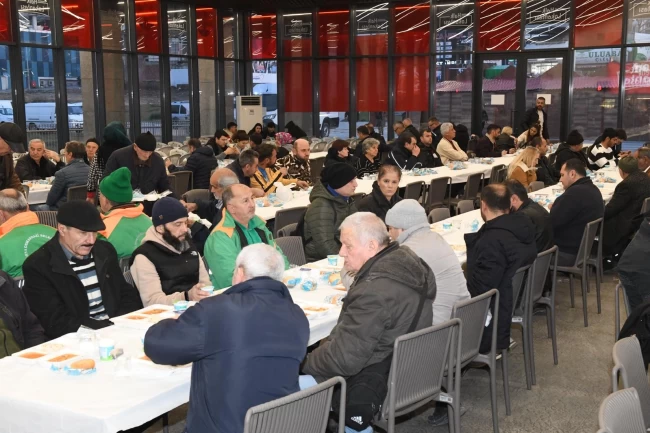 Bursa Osmangazi'de Ramazan bereketi: İhtiyaç sahibi ailelere 30 bin gıda paketi dağıtılacak!