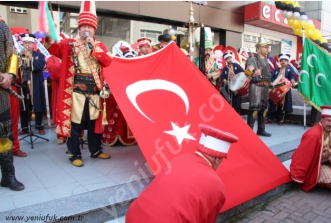 DİVAN MOBİLYA MEHTERANLA AÇILDI..