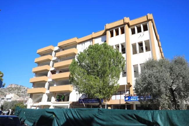 Muğla Büyükşehir 1 No'lu hizmet binasının yıkımına başladı