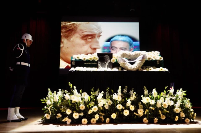 Her kuşağın sanatçısı Edip Akbayram'a son görev