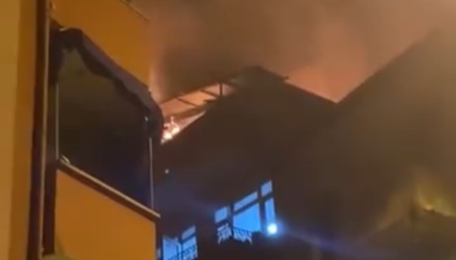 Çatıda yangın korkuttu