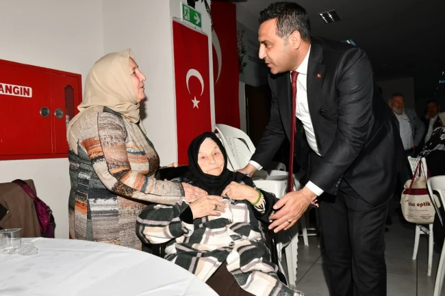 İzmir Çiğli'de Başkan Yıldız'a anlamlı hediye