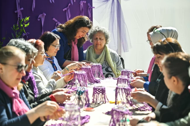 İzmir Bornova'da 8 Mart coşkusu