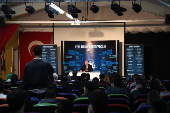 Bursa İnegöl'de gençlerin sözü geçiyor