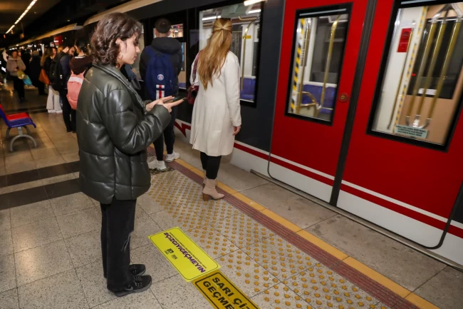 İzmir'de güçlü mesaj: #çizgiyigeçmeyin