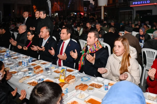Balıkesir Büyükşehir'den Sındırgı'da 2 bin kişiye iftar