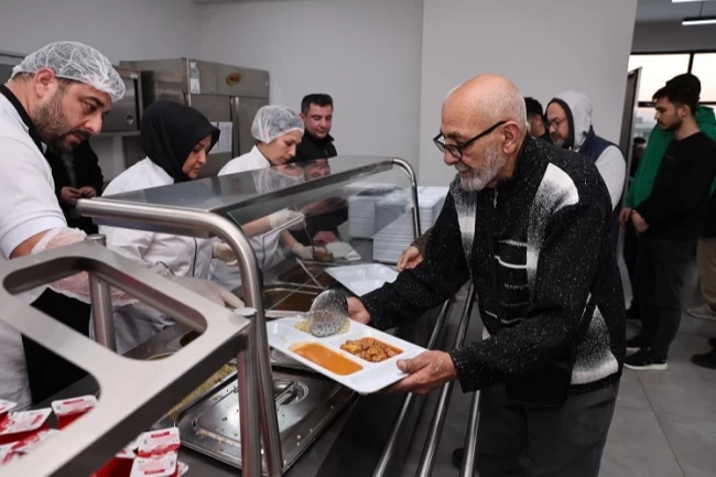 Bursa Nilüfer'de iftar sofraları dayanışmayı artırıyor