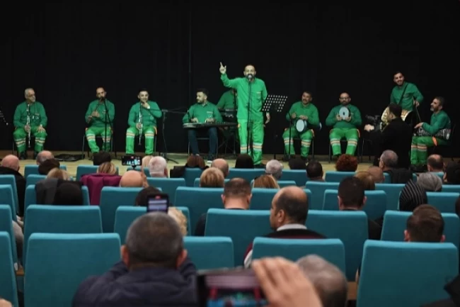 Bursa Osmangazi'de temizlik işçileri bu kez kulakların pasını temizledi