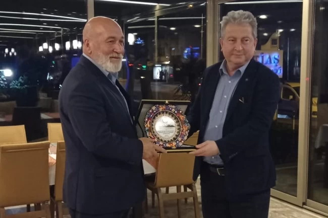 Enerji Bir-Sen Genel Başkanı Tombul'a plaket