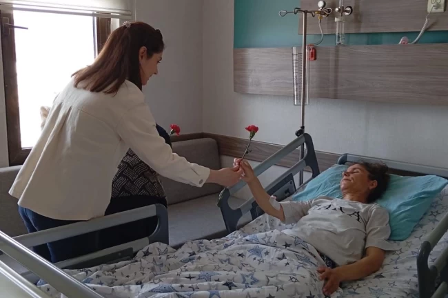 Adıyaman'da Anahtar Parti'den hastanedeki kadınlara anlamlı ziyaret