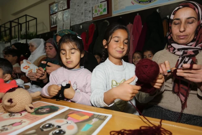 Diyarbakır Ergani'den ilmek ilmek örüyorlar