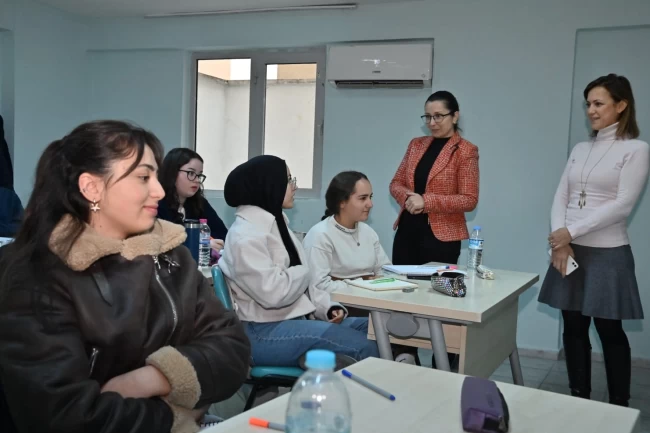 Manisa'da üniversite adaylarına kariyer rehberliği