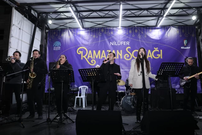 Bursa Nilüfer'in Ramazan Sokağı'nda orkestradan keyifli dinleti