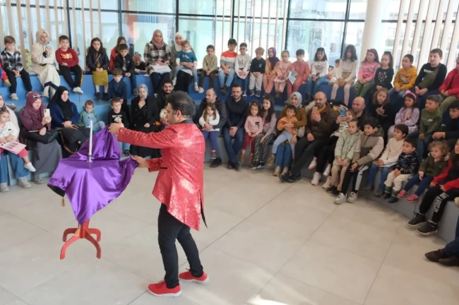 Kocaeli Milli İrade Meydanı'nda çocuklar çok neşeli