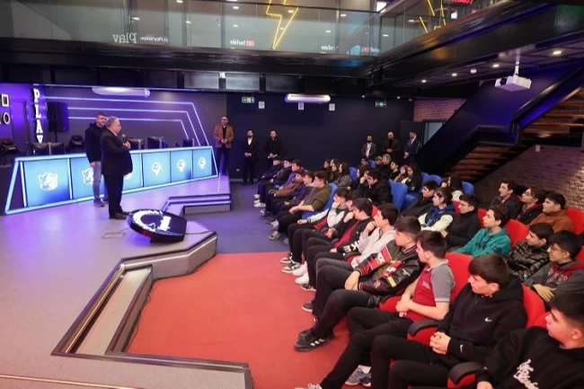 Mustafa Yalçın'dan Espor ve İnovasyon Merkezi'ne ziyaret