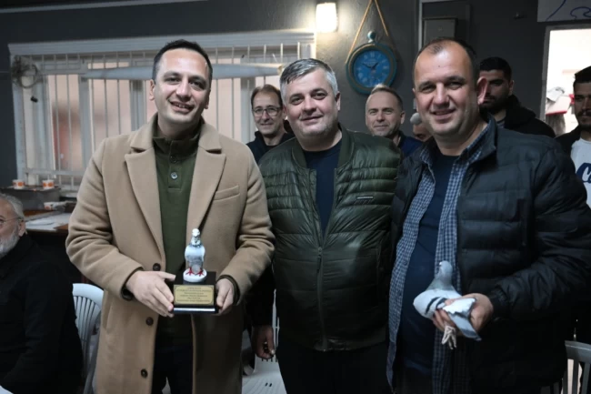 İzmir Bornova'da Başkan Eşki'ye teşekkür plaketi