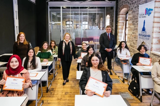 Başkan Tugay, Meslek Fabrikası'nda Güler Sabancı'yı ağırladı