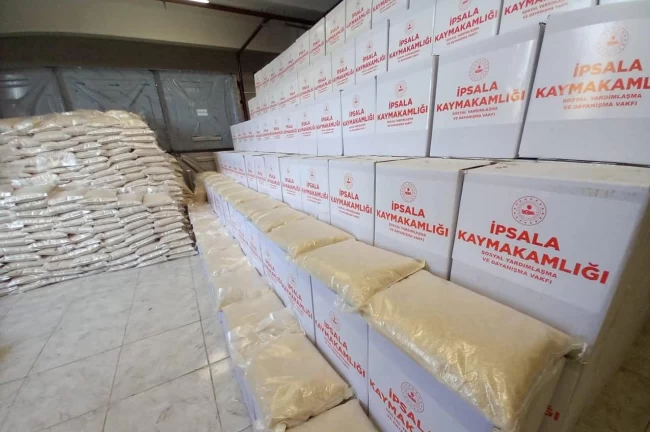 İpsala Kaymakamlığı'ndan bin aileye Ramazan yardımı