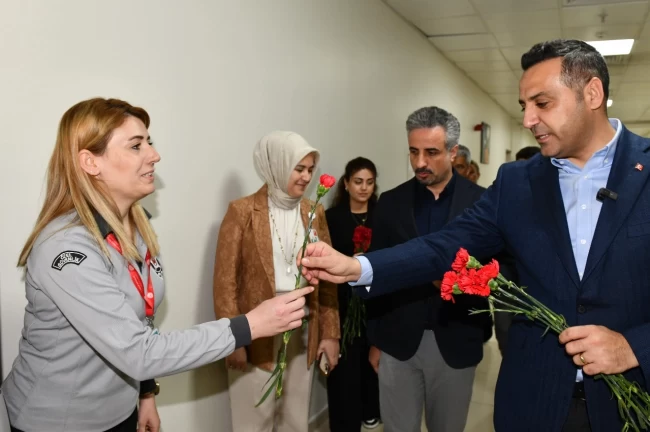 Başkan Yıldız'dan sağlık çalışanlarına tıp bayramı sürprizi