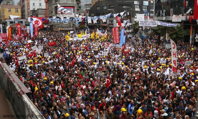 "YAŞASIN İŞÇİLERİN, EMEKÇİLERİN BİRLİĞİ. YAŞASIN 1 MAYIS"