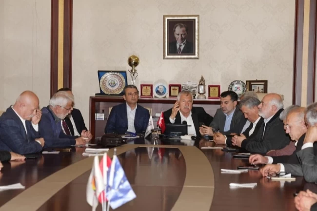 Suriye'deki katliamlara Adana'dan tepki