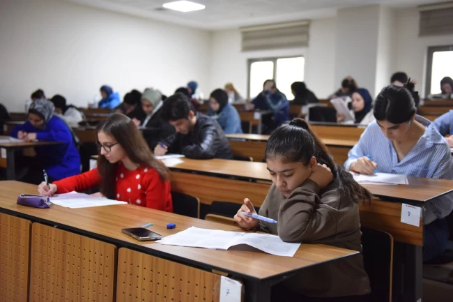 Üniversite adaylarına sınav provası
