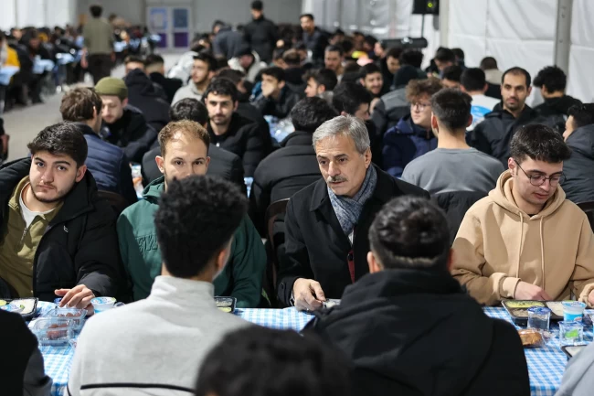 Sakarya'da Başkan Alemdar, gençlerle bir araya geldi